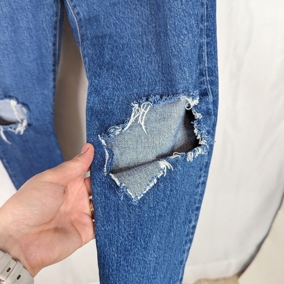 Levi's 501 Button Fly Dark Wash Destroyed High Rise Skinny Jeans - Picture 4 of 10